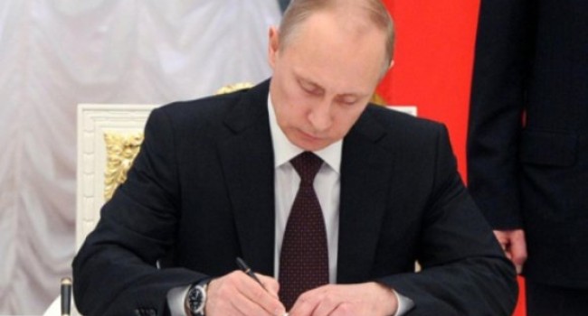Российский президент подписал закон, устанавливающий статус паломника