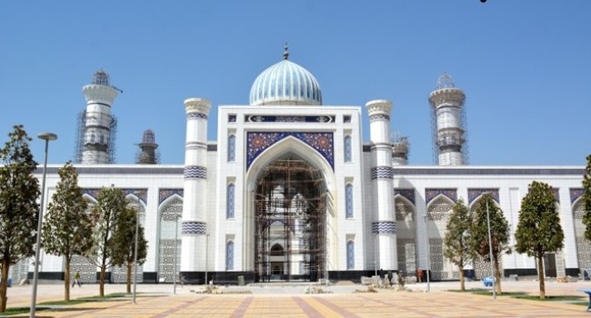 Самая большая мечеть Центральной Азии достраивается в Душанбе