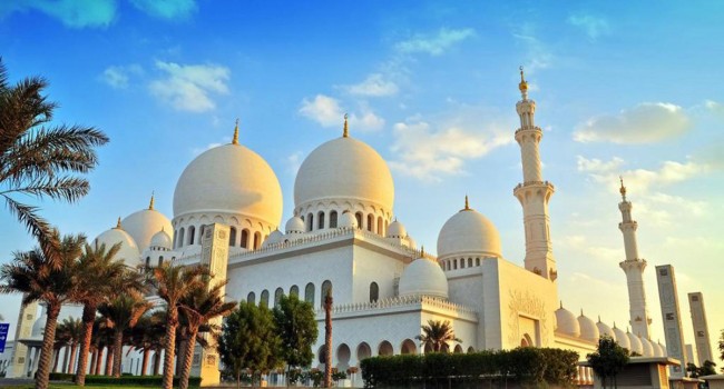 Теперь возможно посетить мечеть шейха Зайда в Абу-Даби онлайн.